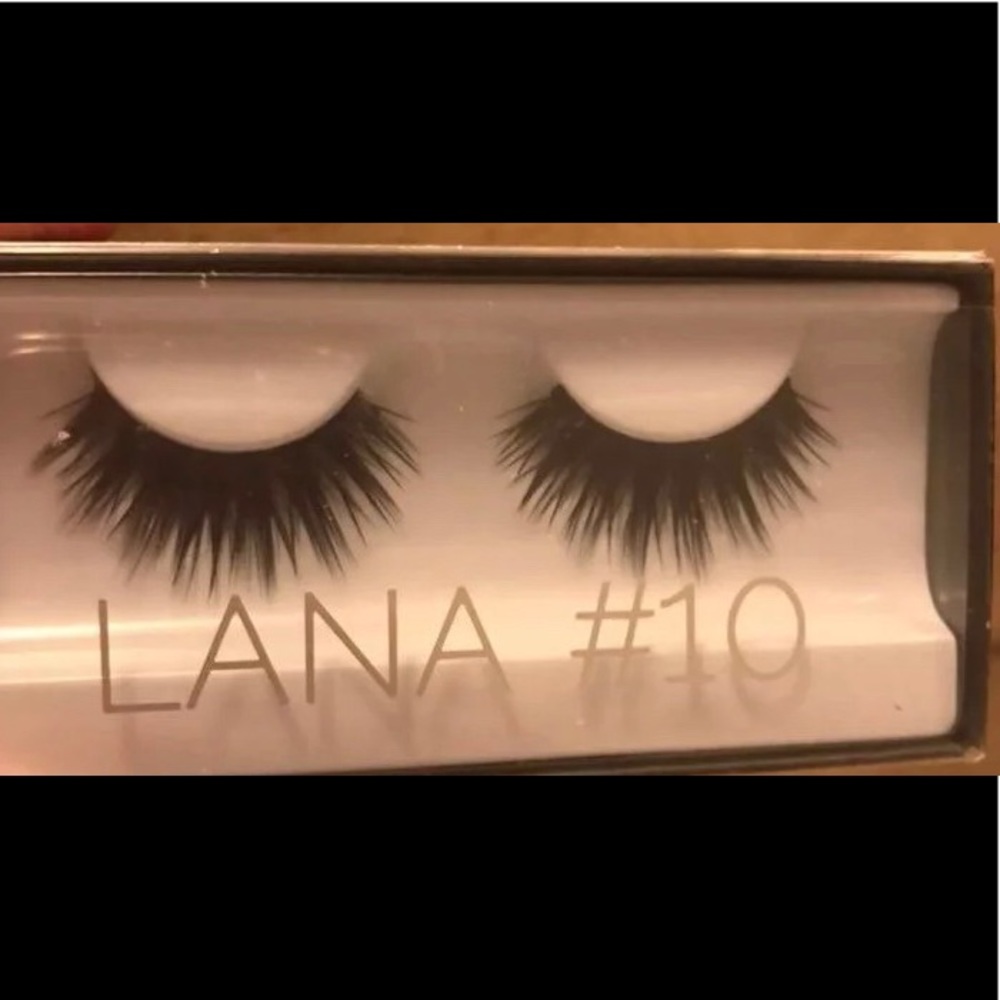 Huda Beauty lashes
